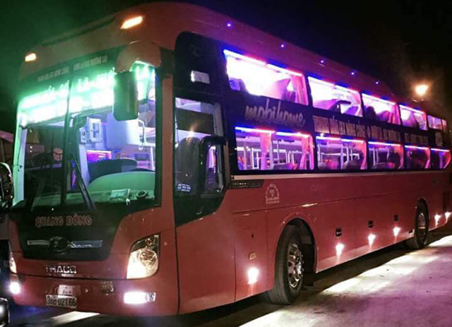 nha xe quang dong